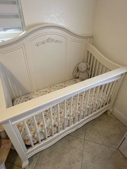 Solid Wood convertible crib- Ivory