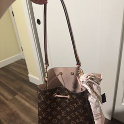 Louis Vuitton Scarf for Sale in Los Angeles, CA - OfferUp