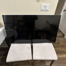 SAMSUNG LED-LCD 4K UHDTV SMART WITH WALL MOUNT INCLUDED AND REMOTE CONTROL 