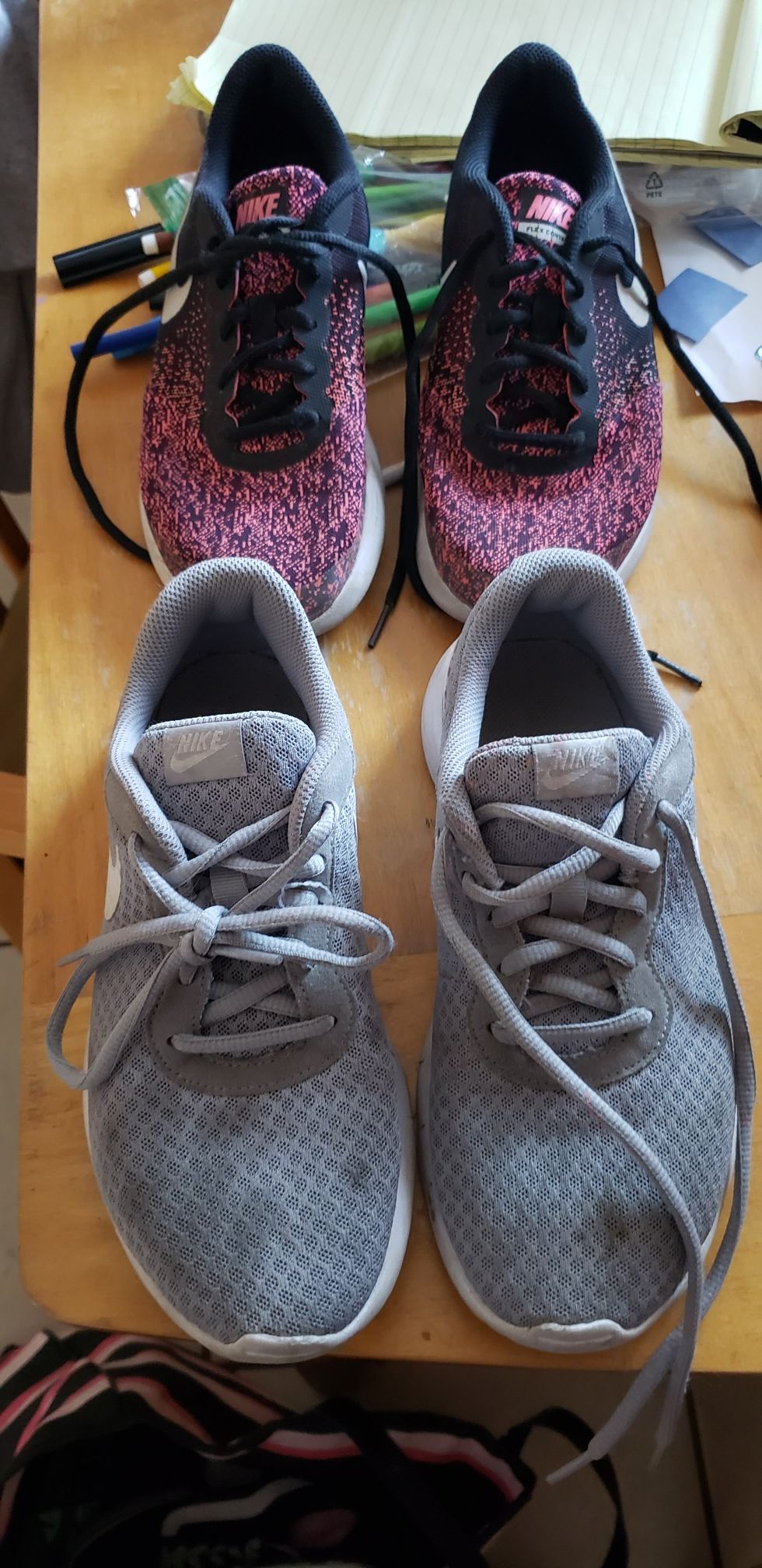 Women's/ Girls NIKE SHOES. E.U.C. SIZE, 5