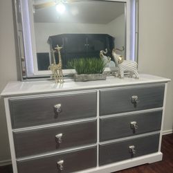 Dresser 60” Long 17-1/2” Wide And 36” High And Mirror With Light In Good Condition 