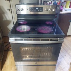 Reduced-GE,  5 Burner glass top stove with Self Cleaning Convection Oven, Works excellent