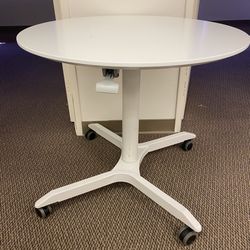 ADJUSTABLE ROUND TABLE, MOVABLE AND ADJUSTABLE