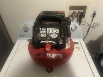 Central Pneumatic 3 Gallon, 1/3 HP, 100 PSI Oil-Free Pancake Air Compressor