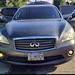 2012 Infiniti M37