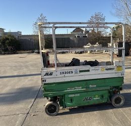 JLG SCISSOR LIFT 19'