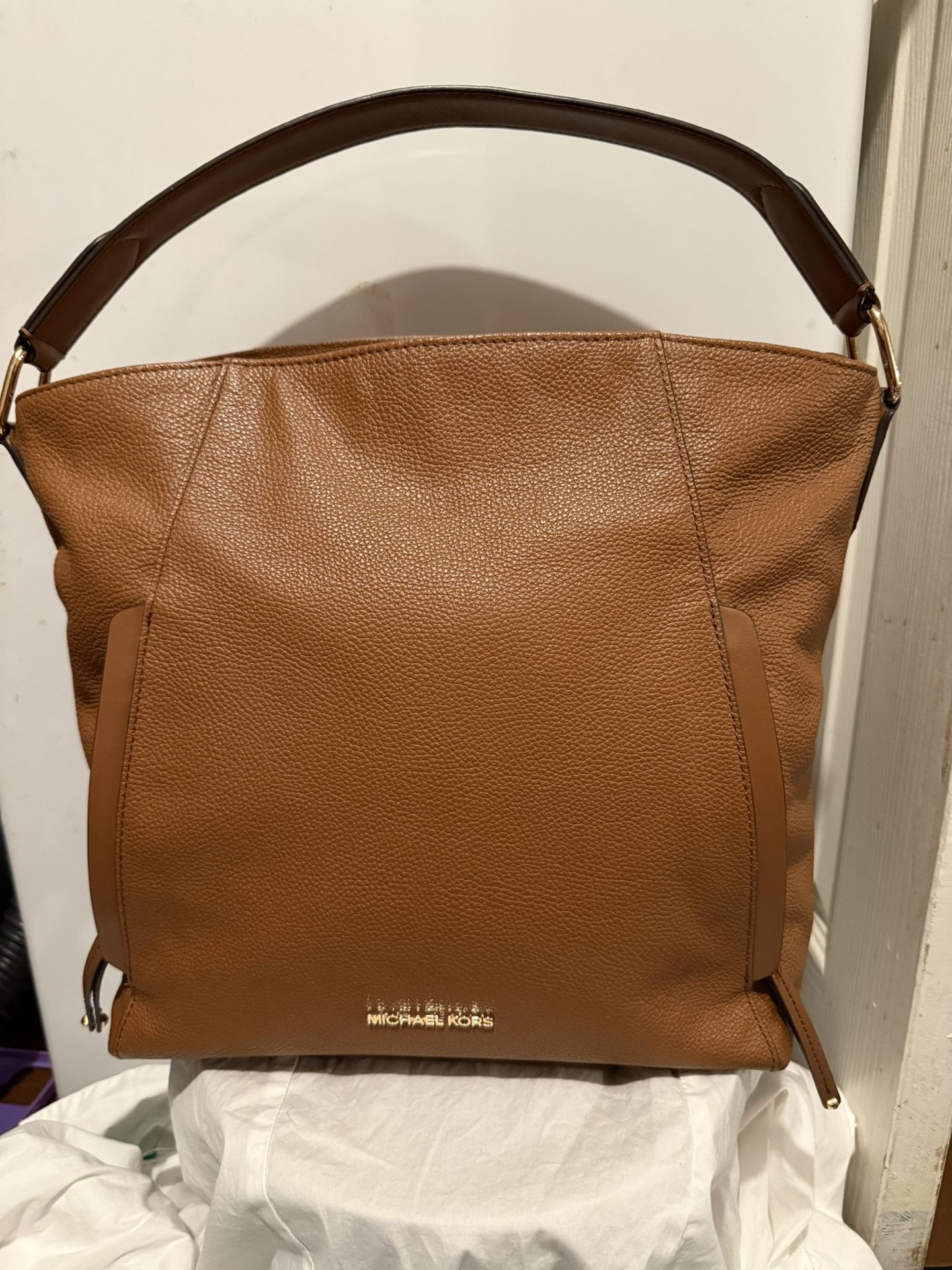 Beautiful Michael kors leather bag