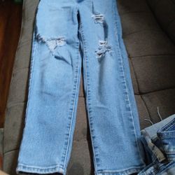 LEVIS Mom Jeans SIZE 25