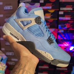 Jordan 4 Retro
University Blue CT8527 400