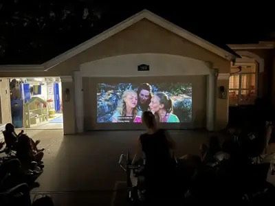 Samsung - The Freestyle 2nd Gen with Gaming Hub FHD HDR Smart Portable Projector - White