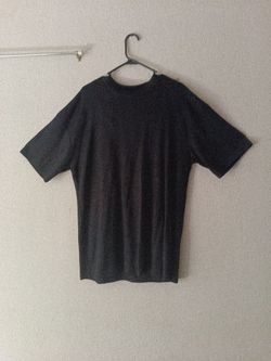 Black casual short sleeve pullover shirt