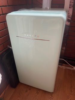 Mini fridge