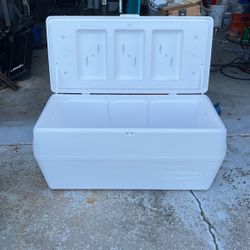 120 Q Rubbermaid Cooler