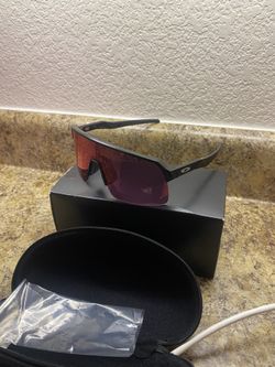 Oakley offers new never worn