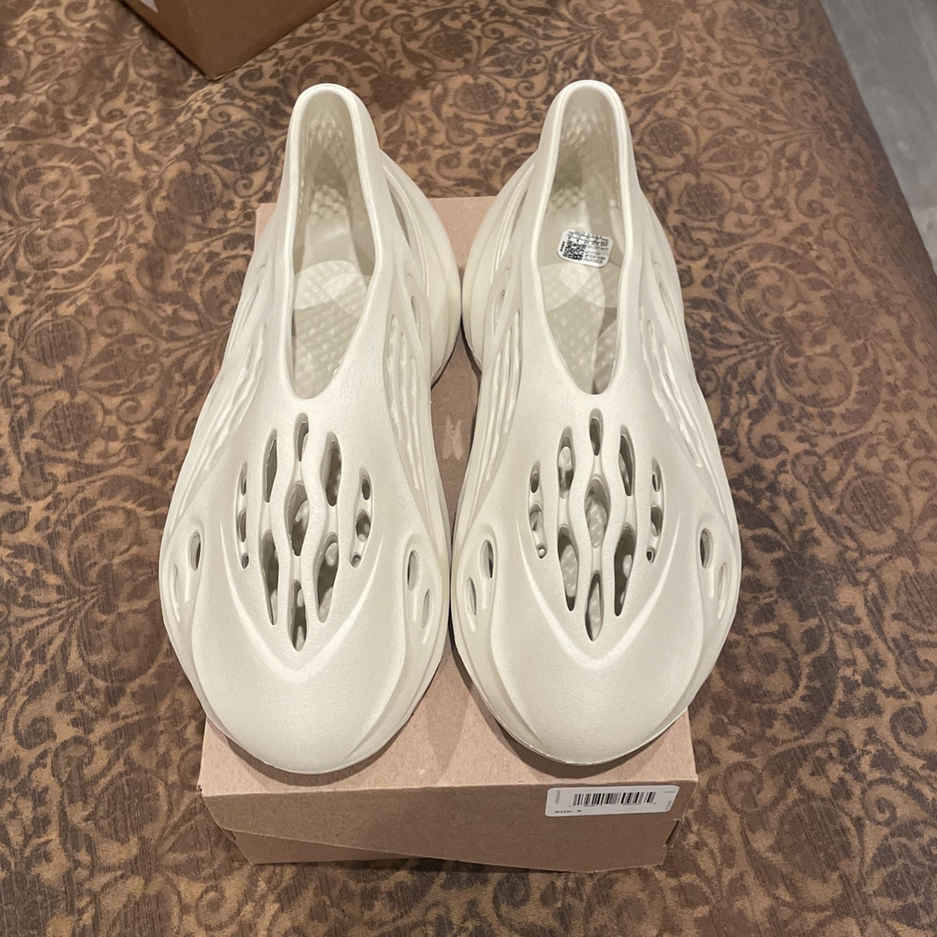 Yeezy Foam Runner Sand Size 9