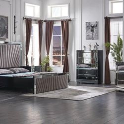 ‼️Sale‼️5 PC Glass Bedroom Set 