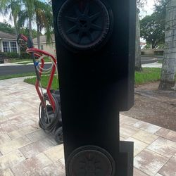Speaker box for pick up trucks
