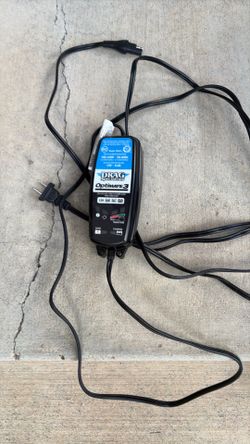 Motorcycle trickle charger