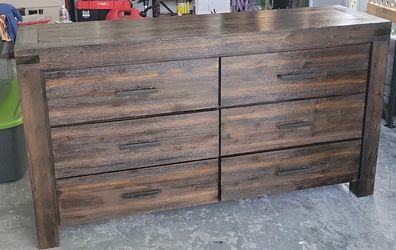 Wooden brown 6 drawer dresser L66xD19xH36” very good condition