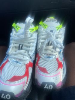 7.5 balenciaga runners