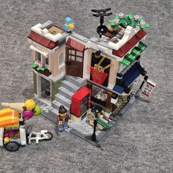 Lego creator. "Downtown Noodle Shop". 3 in 1