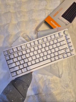 Newmen GM326 [white]