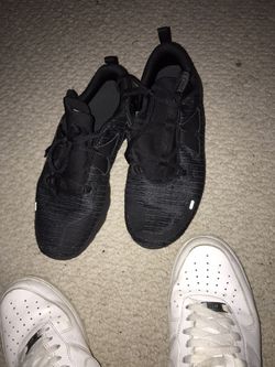 Nikes size 9.5 great comfy shoes