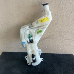 20-23 Cadillac Xt5 Windshield Wiper Reaevoir Bottle 2020 2021 2022 2023 