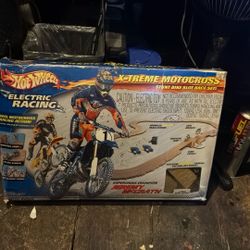 Hot Wheels Extreme Motocross Bike Slot Race Set
