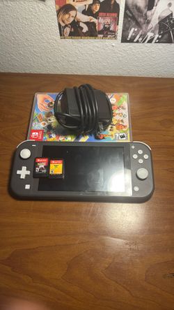 Gray Nintendo Switch Lite+charger And Games!!