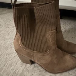 Women’s size 11 Boots 