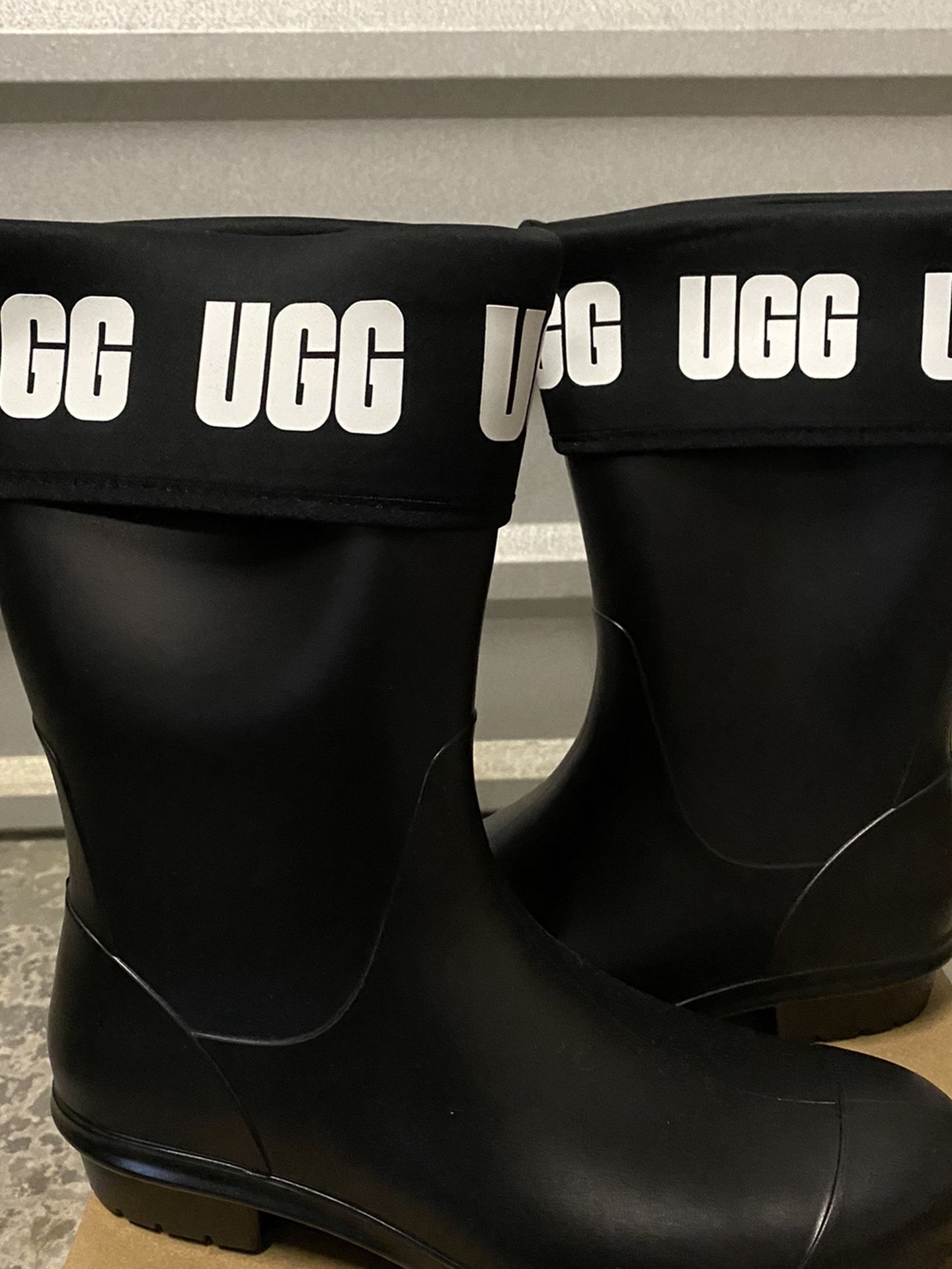 BRAND NEW UGG BOOTS!!! WOMENS RAIN BOOTS!! SIZE 7
