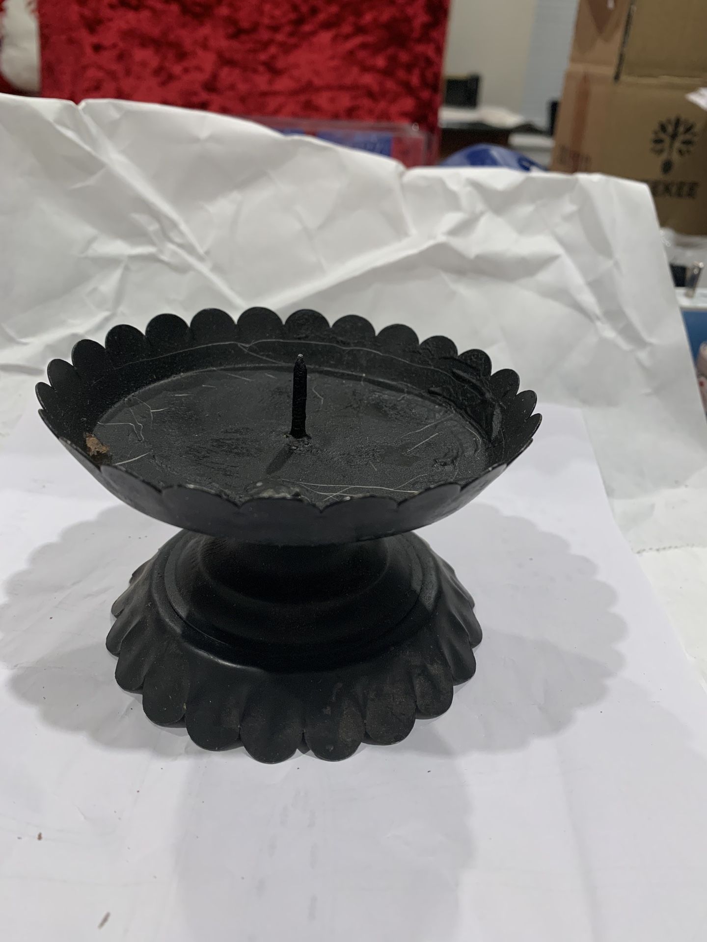 LENOX BLACK METAL SCALLOPED PILLAR CANDLEHOLDER 