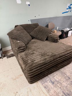 Plush Oversized Chaise Lounge Chair with Cup Holders