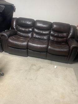 Recliner sofa good condition it ‘s Leather 