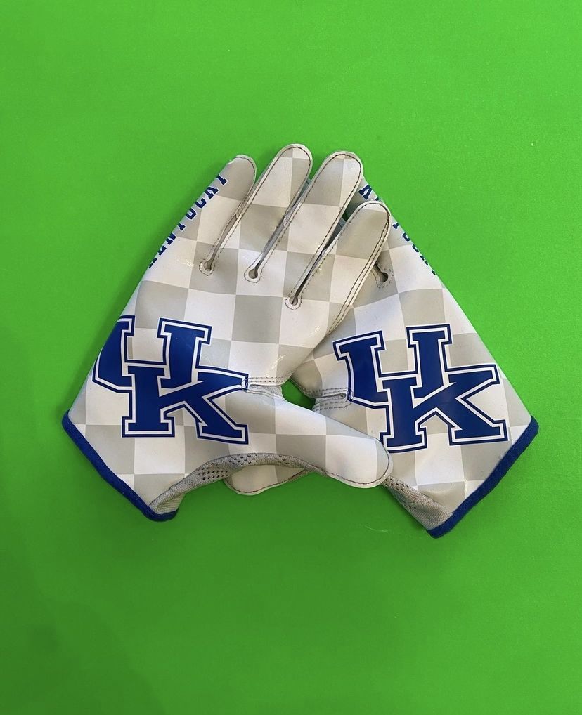 Kentucky Football Gloves