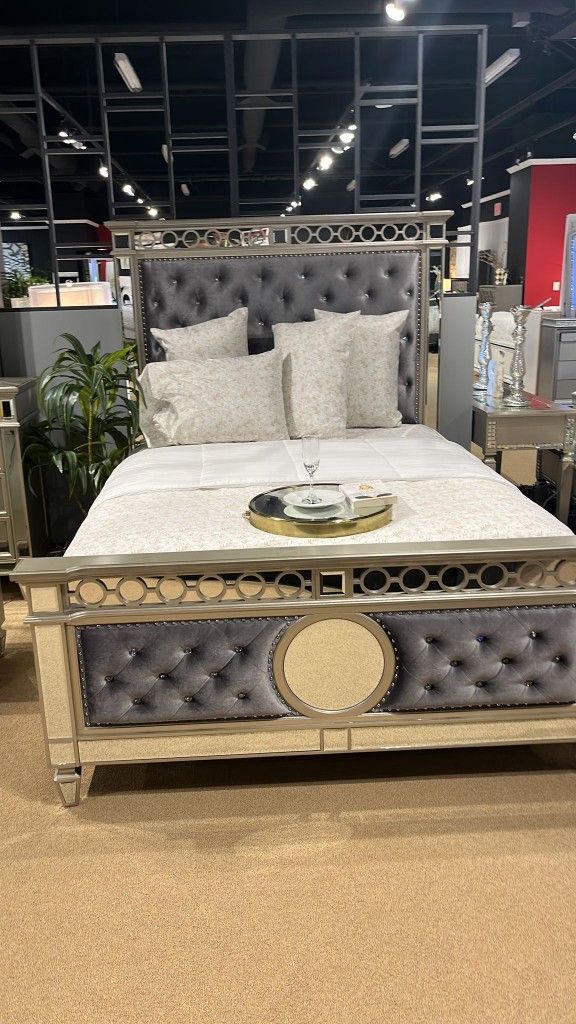 McLennan Bedroom Set👈Financing Available Only $10 Down Payment🥳