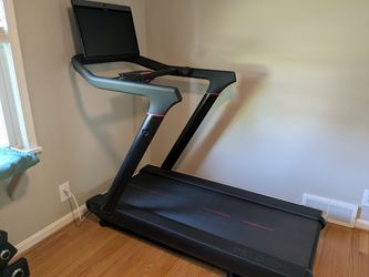 2023 Peloton Tread Very Good Condition 51-200 Rides - Chicago, IL