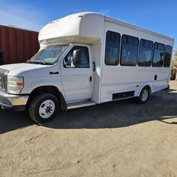 Ford E450 Super Duty ( Access Van)