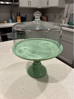 Glass cake/dessert display