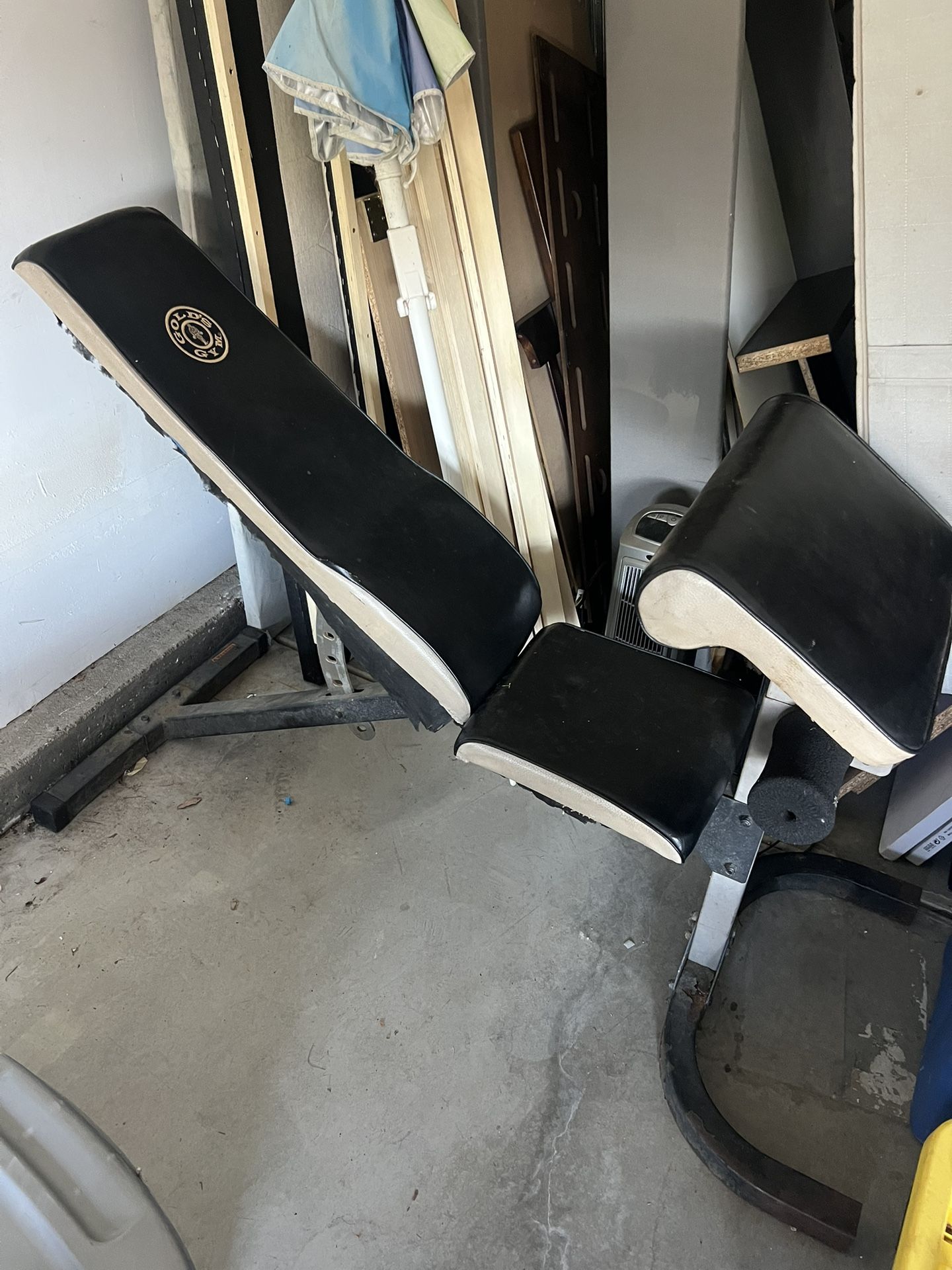 Adjustable Work Out Bench - Golds Gym