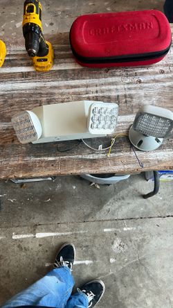 Battery back up safety lights