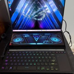 ASUS ROG Zephyrus Duo 16 (RTX 4090, 2TB SSD, Ryzen 9 7945HX, 32GB DDR5)
