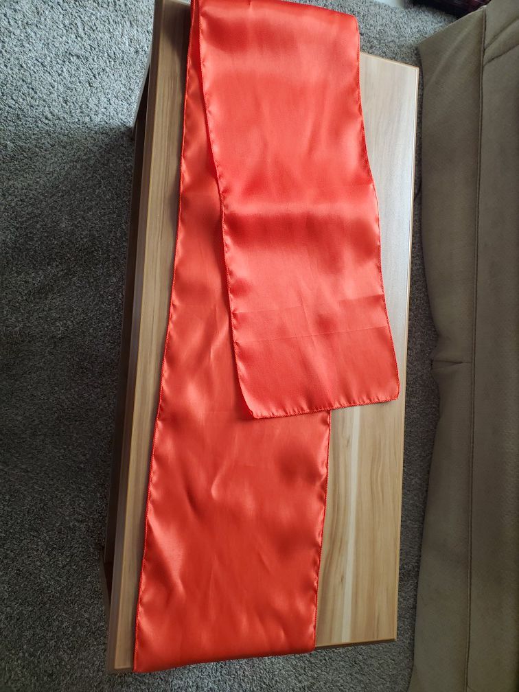 20 Red Satin Table Runners