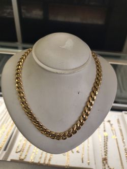 10k Gold Cuban link necklace 39.6 grams 18 Long layway available 10% Dwon if you interested please make sure you ask for Maribel thank you
