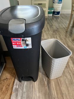 Hefty Lockable Step-On 12-Gallon Trash Can