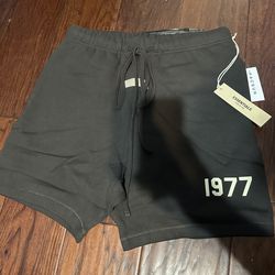 Essentials Short