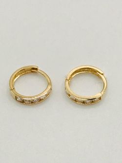 14k BABY EARRINGS / MOISSANITE