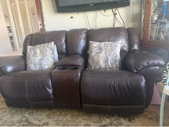 Reclining sofa leather