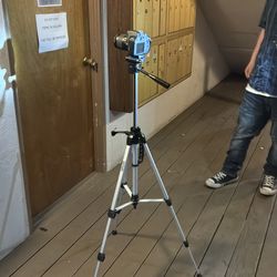 Cannon camera and tripod